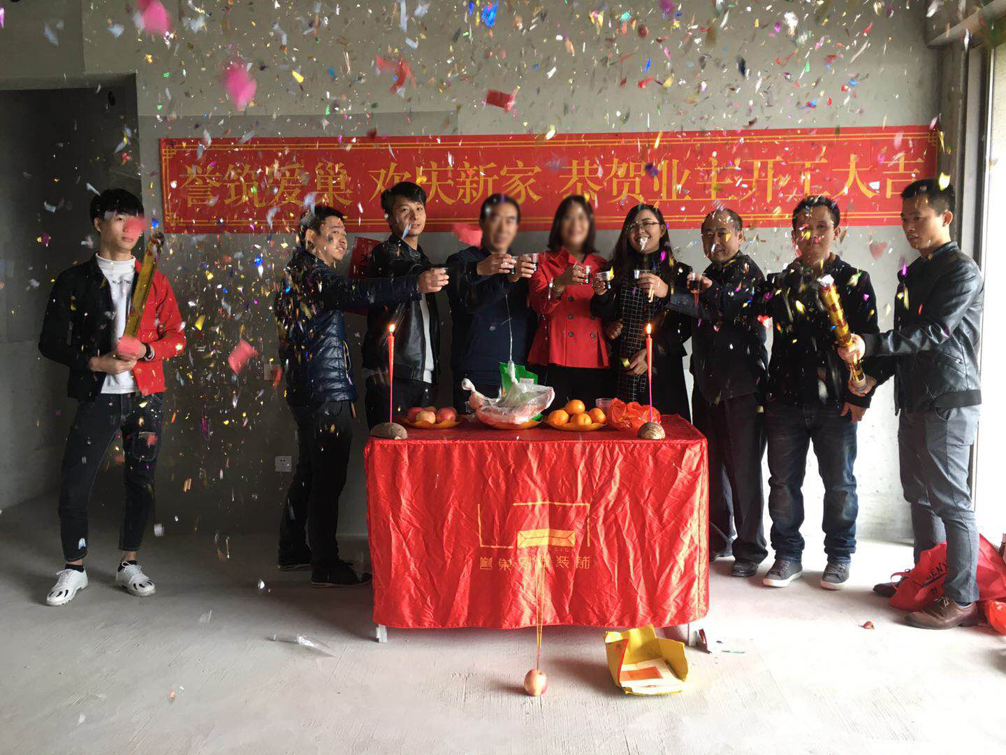 壹方中心開工典禮現(xiàn)場舉杯慶祝